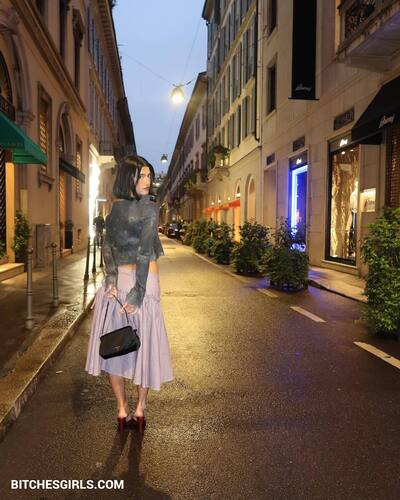 Charli Damelio Nude Celeb - Charli D'Amelio Celeb Leaked Naked Photos