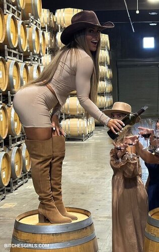 339849005311638355141588929508952319936 thumbnail