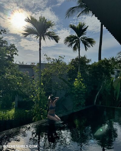 45285503497189130739679315421111528005 thumbnail