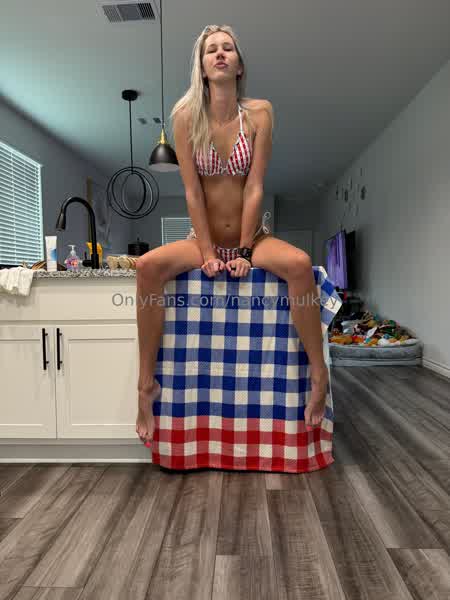 Amazon Allie Blonde Feet - Amazonalli32 Tall Photos