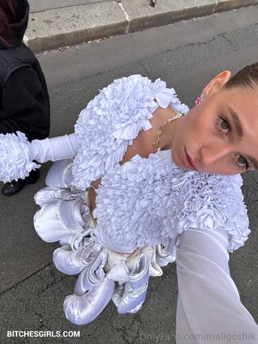 218877373703501039813224385600855861992 thumbnail