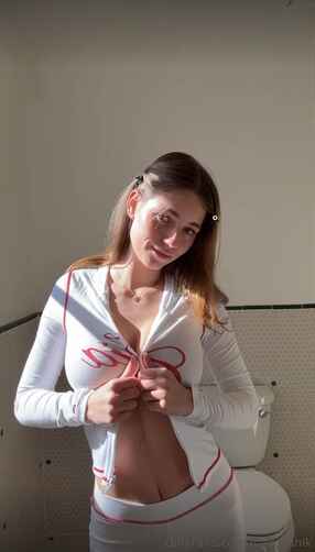 dd4b11a9652867eb301651f953fb60da223e8ff9fcc034df95524a38c8c5517f thumbnail