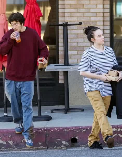 ef4d9727bdaf1609c3c6adacb5505cbcba7a3997f9590714a225f4a0030f0d4c thumbnail