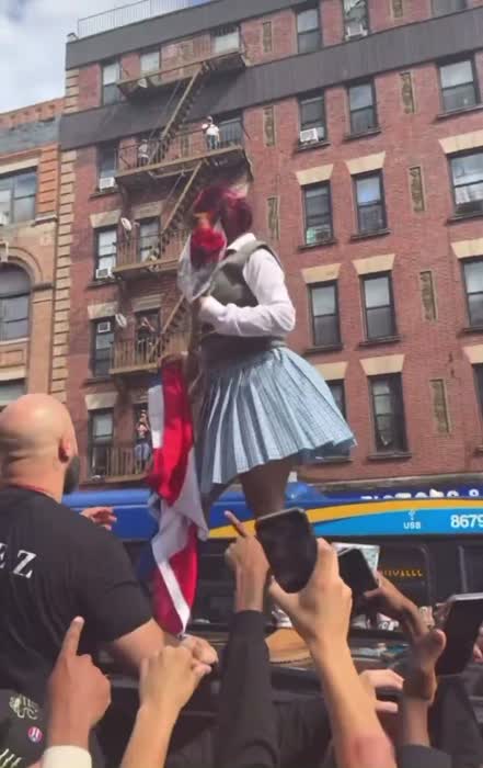 3483193aa56d4fb8a87f3d23d4f8c4329b819ffacfa5f0700c5b0a7d93bba11b thumbnail