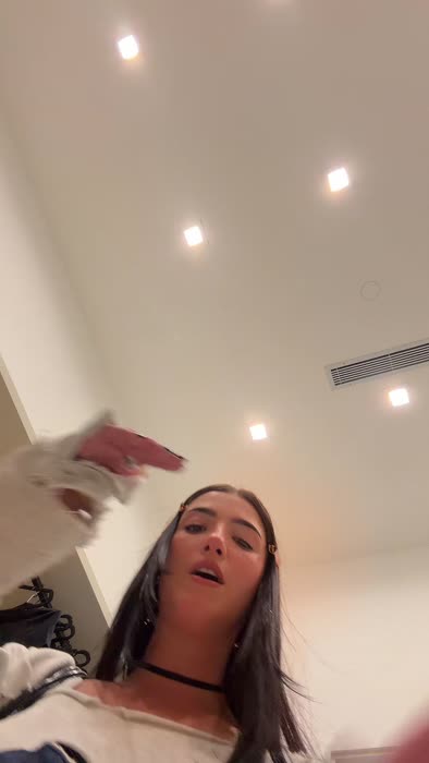 2aec8b9bc8820d117261afe77df832b92be60332342e4e400763d5614fd26279 thumbnail