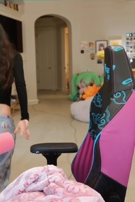 Emily Schunk Petite Nude Videos - Emiru Twitch Porn Archive