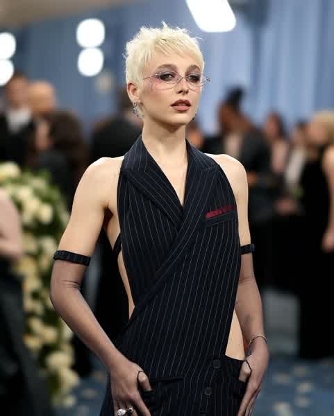 6b33ff7f07b5a2ee0b3b0f1335e3e2c1d7a56a281b3ef6bf5ddf6a44b30e70b4 thumbnail