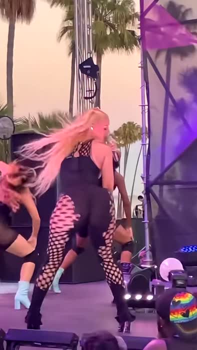 Amethyst Amelia Kelly Blonde Aussie Porn - Iggyazalea Big Ass Nude Videos