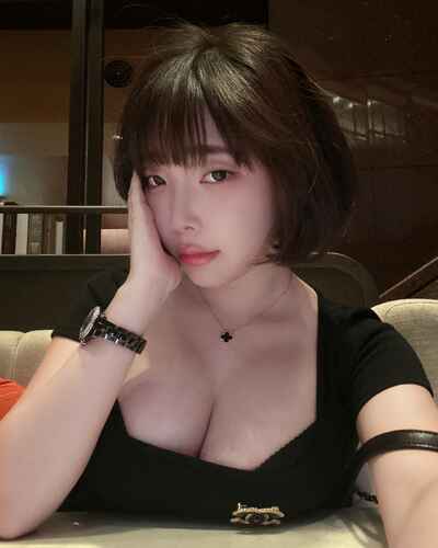 bd53faa1a4fbd0a5a676510b2d2d40abbca53cfec6156b261ebd8b112fc3584c thumbnail