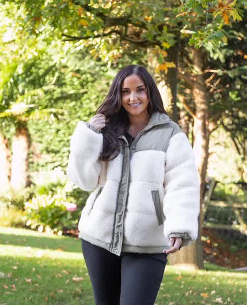 39adc51cd62285d412226bbdbcd5429f891c5df9feee95a48d7cdaa7f41df61d thumbnail