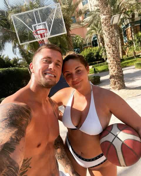 f915a9e1507b0196a718780944e249b5d93cfbc133e37aff1efbdd94c128a98e thumbnail