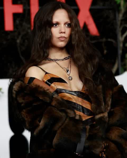 b64f441b6b947851ee641a93de175fe9da63c6e1b81b90110ce214c3fcdfad15 thumbnail