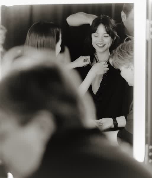 dd81a908fc7be2f79d9b9348b854d242048e2fb74f737ffc5a81fb3d6f3b5e12 thumbnail