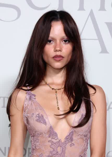 fe6e285da031d9caab8ff2cf776c54ad75abd5a883112b2945b65d25b7023bca thumbnail