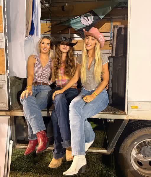 209fed39b3d43e9a92cc7c7dbb6818034d1216b1fbc89bc26ff2cb8170b538ca thumbnail