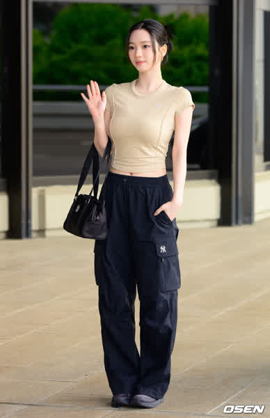 43cd71fa2b4f2d9d8c2551a2273e5e291e02492d8ce279de8902c9225c775b5a thumbnail