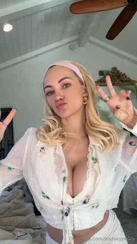 d07abe09eaa94615e3f615c205ade9840d14d636c24cede005043f59fc167e5e thumbnail