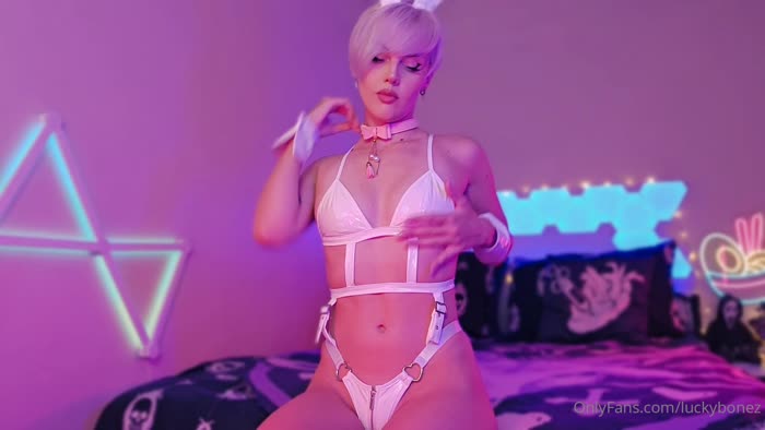 8e5a2ed23f564f6c9536e7f3379c80d2df2df9e621cd4246a1d5afd0b0135fe8 thumbnail