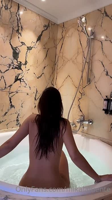 37a0b98298a05e857bb6cf7bb6230a81d7574f6146664527109c069957c1e0d2 thumbnail