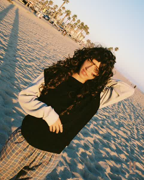 22d7fcccffada41a5e686d3f72785c148b5e03f86c19456004f5f0922facc3e3 thumbnail