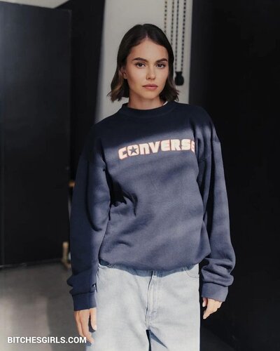 273212101010864843009422263303850744792 thumbnail