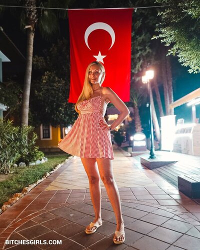 279018120179659191682364788655094508308 thumbnail