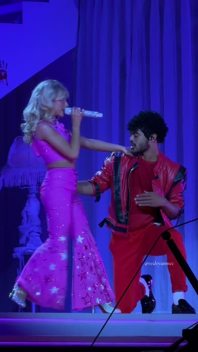 Sabrina Carpenter Blonde Singer - Sabrinacarpenter Petite Videos