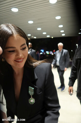 158631632825212970661757456444397931744 thumbnail