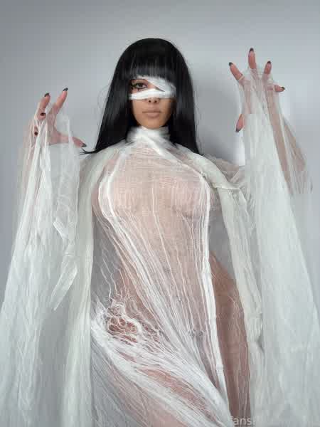 33afc099bef04b32a320d35c05ea59a1a76a5f435228731222d3a7e01f5b824a thumbnail