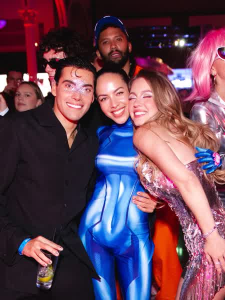 fe4fcc405dfe4677789a11411bb308053370769d2ac63196bb39e887e877d1ed thumbnail