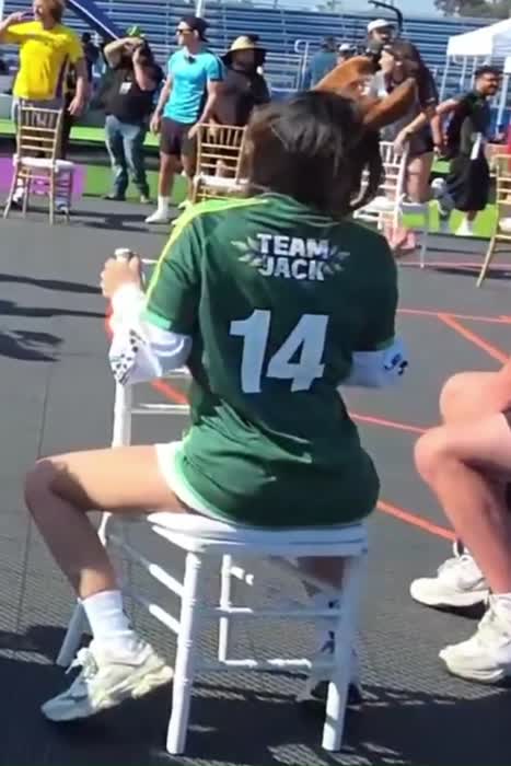 ffb879fea6d765f8e3cf6301385a28101483d5cdba6712cf1527e34e67edac95 thumbnail