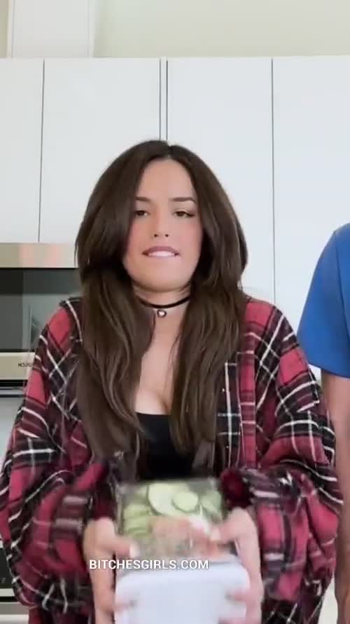 ea22efa6e6a57be1a8b5730a9b0c7de1b4decc676bf62cd1a50ba1a13b8781da thumbnail