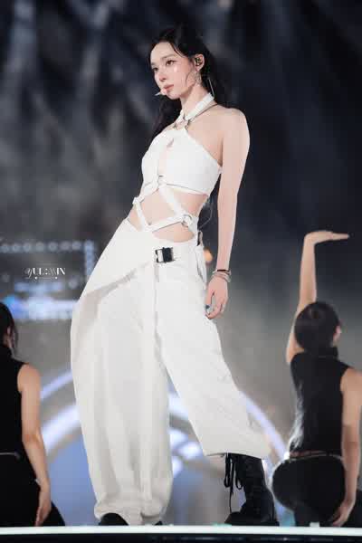 c7eff1a28fe77cc7e4f1a26c51bdad845f81d01ec66655074cfbfdb46e59f452 thumbnail