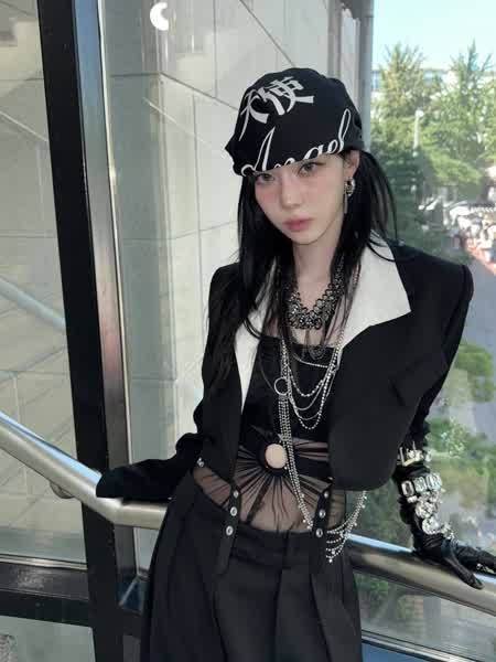 d7bf2bfb1d22e32ba1cb19a4b5b1391fa17986c9b22262ac96ab86549b54b771 thumbnail