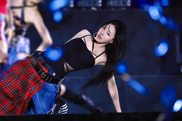 d8e7abeeb217f44b7415e9f45ce9c6749cff627fbe40673d56b8a0f7d8bea826 thumbnail