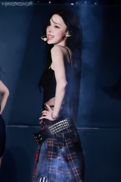 f0e4cd700dae99413583407c7e606623169cced55d29e7f8ee06ffffea33b640 thumbnail